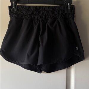 Athleta Girl Run free 2.5 inch short 
Size Large/12
Excellent condition